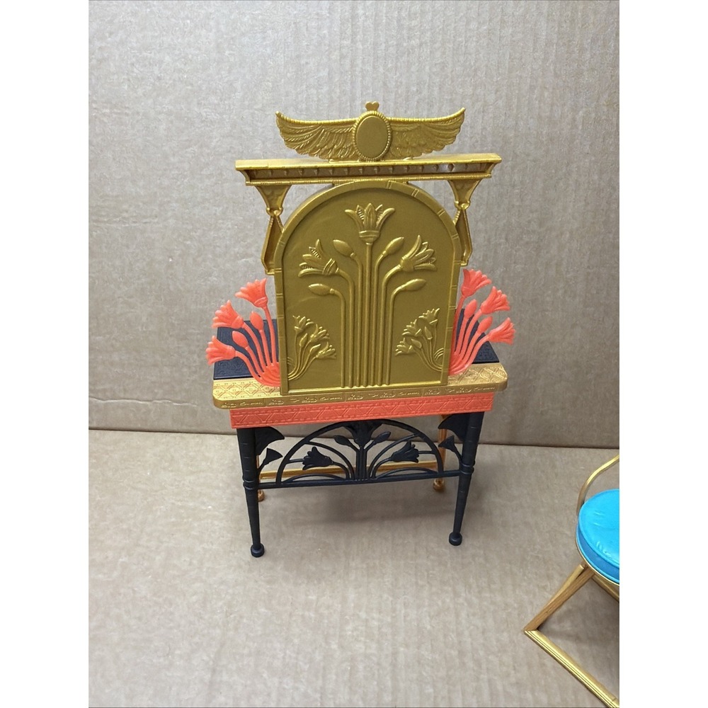 Monster High Doll G3 Cleo de Nile Self-scare Day Mirrored Vanity Table & Stool - Picture 5 of 9